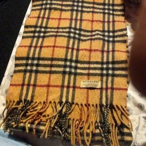 Burberry scarf like new